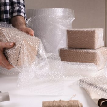 Jak zorganizować stanowisko pakowania w małym sklepie internetowym?